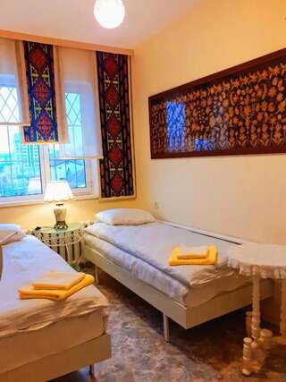 Гостевой дом Хостел Особнячок Бишкек Двухместный номер с 2 отдельными кроватями и общей ванной комнатой-2